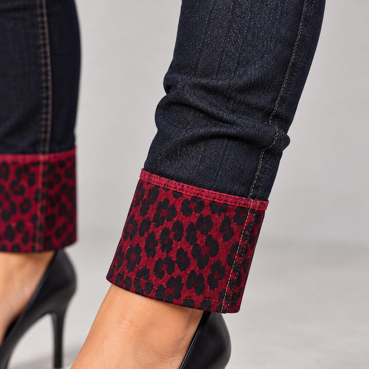 Jeans skinny con fascia maculato