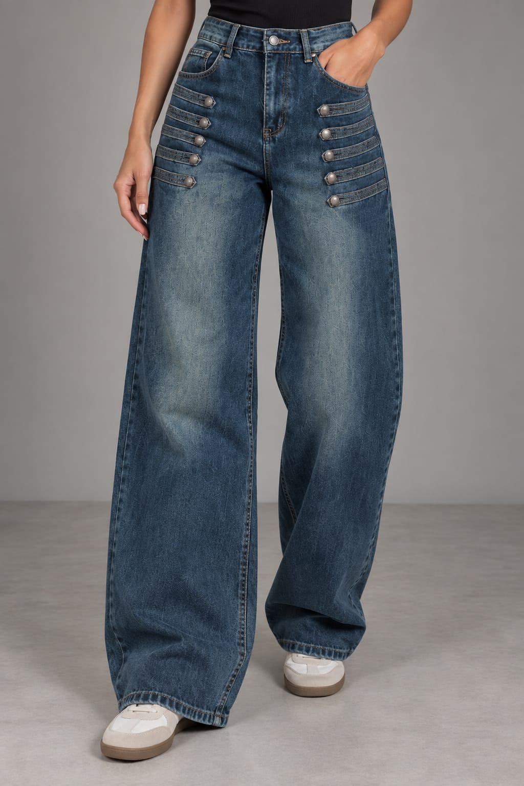 Jeans wide leg con bottoni decorativi