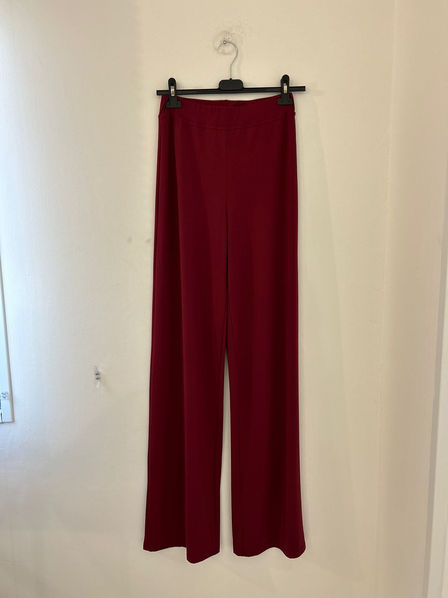 Pantalone elastico a zampa
