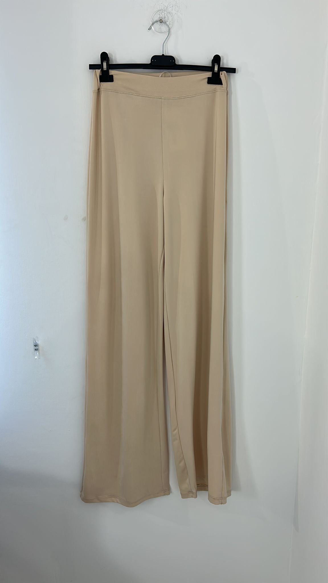 Pantalone elastico a zampa